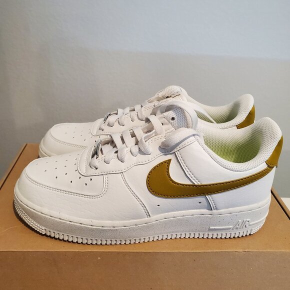 Womens Size 7.5 - Nike Air Force 1 '07 SE - White & Bronzine - Picture 5 of 6